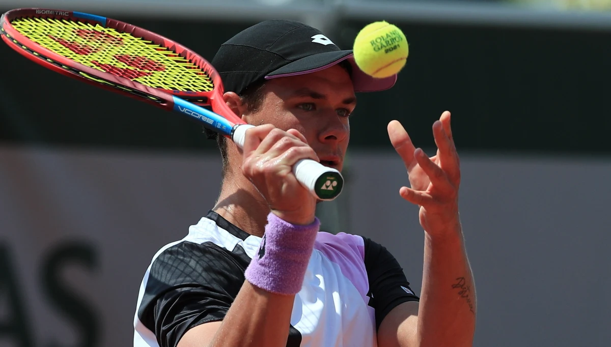 Kamil Majchrzak na drugiej rundzie zakończył udział w wielkoszlemowym French Open. Polski tenisista przegrał w paryskim turnieju z rozstawionym z numerem 15. Norwegiem Casperem Ruudem 3:6, 2:6, 4:6. 