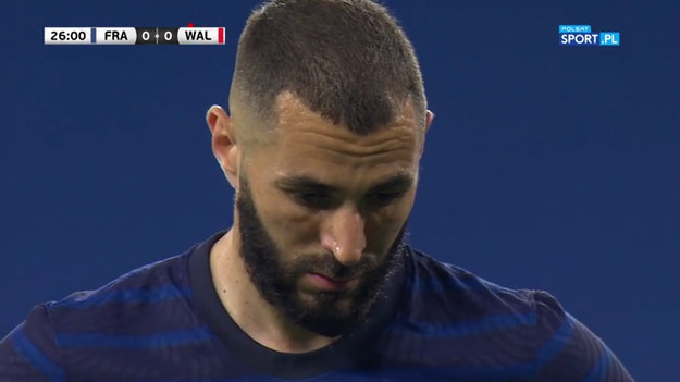 Karim Benzema wrócił do reprezentacji Francji, lecz nie będzie dobrze wspominał pierwszej połowy meczu z Walią, ponieważ nie wykorzystał rzutu karnego.