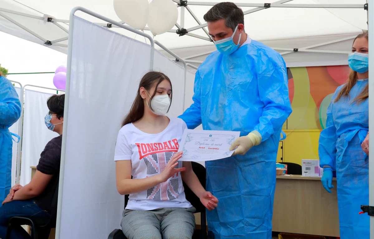 Szczepienie dzieci przeciw Covid-19 nie jest priorytetem z punktu widzenia Światowej Organizacji Zdrowia (WHO), biorąc pod uwagę niezwykle ograniczoną podaż dawek na świecie - powiedziała główna ekspertka WHO ds. szczepionek dr Kate O'Brien.