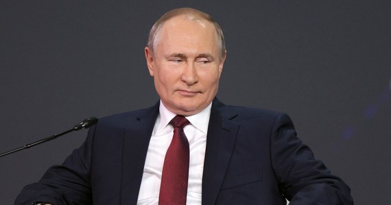 "Zakończyło się układanie rur pierwszej nitki gazociągu Nord Stream 2; trwają prace przy drugiej nitce magistrali" - poinformował prezydent Rosji Władimir Putin, podczas wystąpienia na Międzynarodowym Forum Ekonomicznym w Petersburgu.
