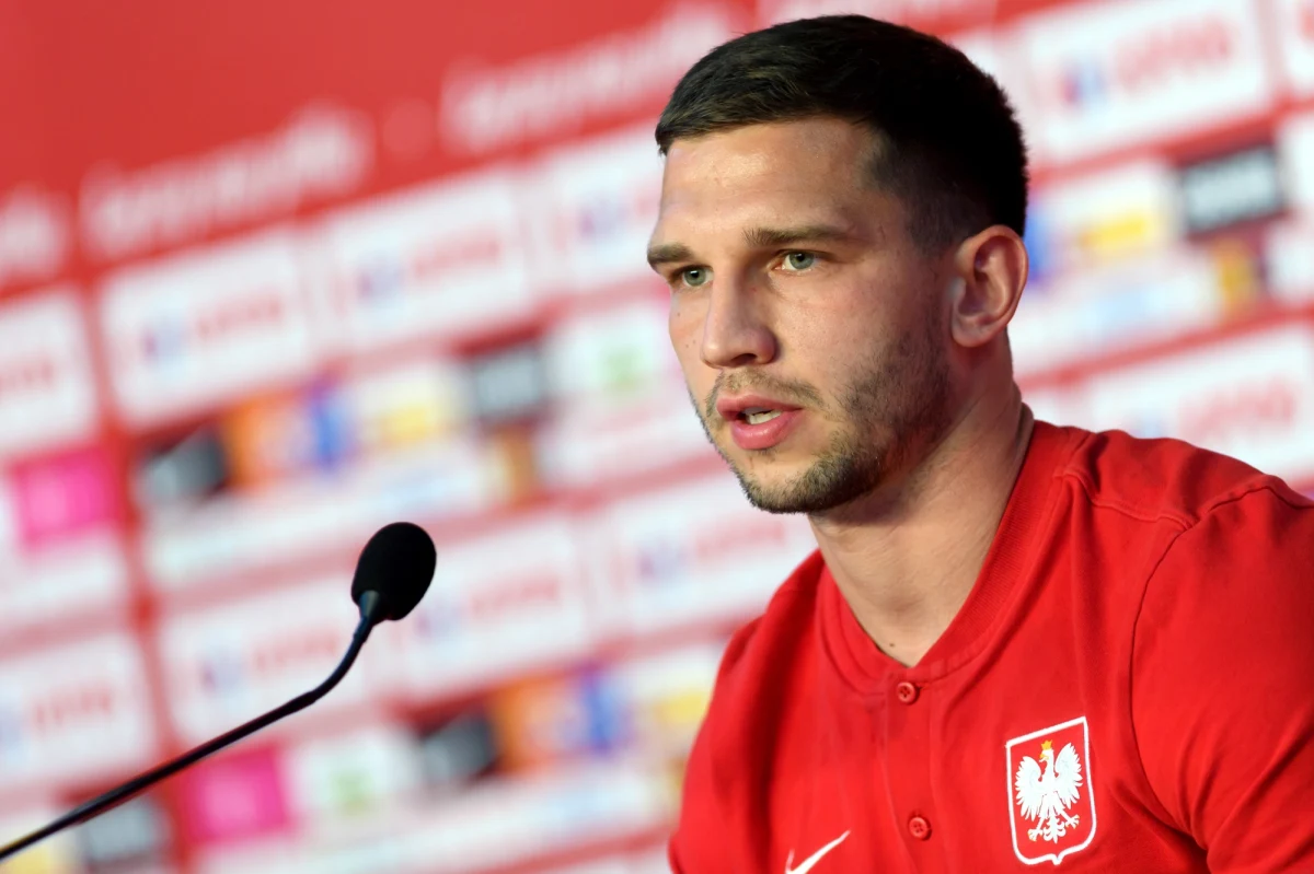 Atmosfera w kadrze jest bardzo dobra - zapewnił napastnik piłkarskiej reprezentacji Polski Jakub Świerczok na konferencji prasowej podczas zgrupowania w Opalenicy. "Były z nami nasze rodziny i myślę, że to nam też w jakiś sposób pomogło" - zaznaczył.