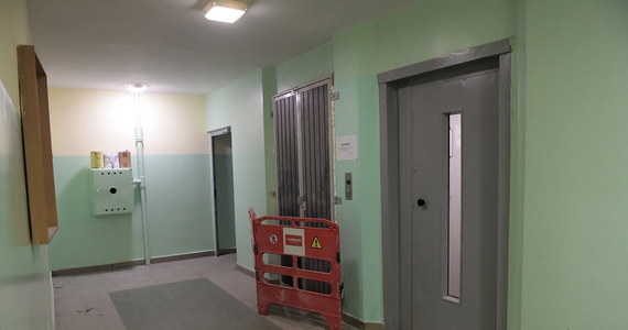 W Łodzi dwóch pracowników firmy konserwatorskiej spadło z 15. piętra podczas naprawy windy. Byli wewnątrz tzw. klatki remontowej. Są ranni, przetransportowano ich do szpitala.