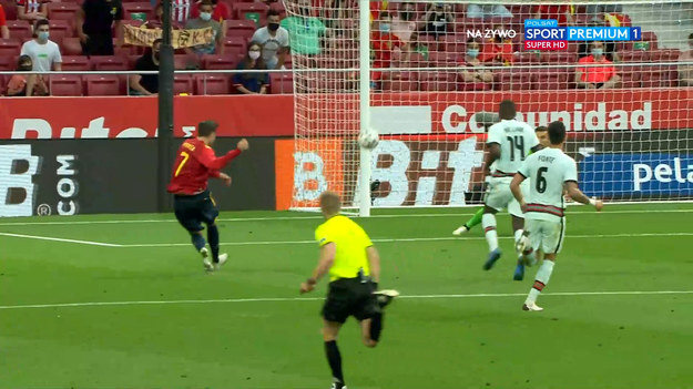 Hiszpania zremisowała z Portugalia w meczu towarzyskim przed Euro (0-0). Oglądamy niewykorzystaną szasnę bramkową Alvaro Moraty z 90 minuty spotkania.    