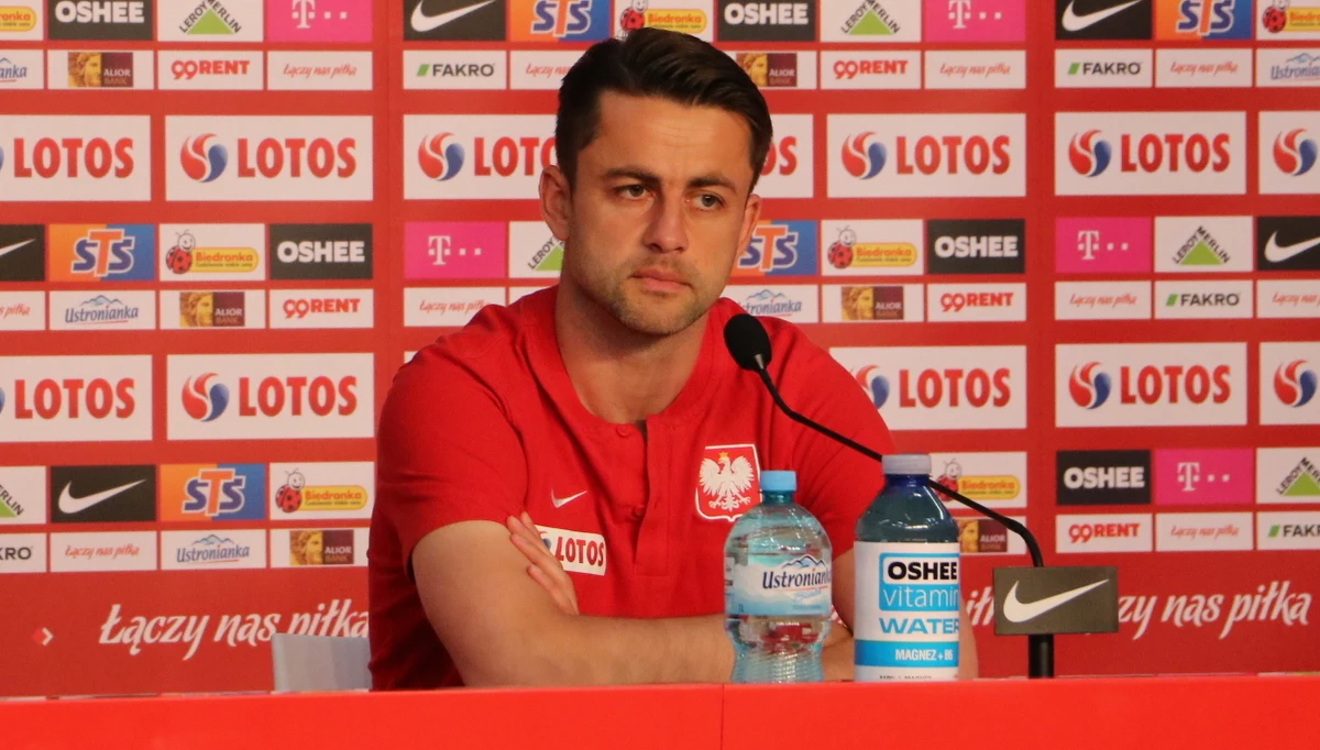 "Na ten moment nie do końca odczuwam, że zbliżają się mistrzostwa Europy. Może poczujemy to mocniej, gdy przeniesiemy się do Sopotu" - powiedział bramkarz reprezentacji Polski Łukasz Fabiański na konferencji w Opalenicy, gdzie piłkarze trenują przed turniejem.