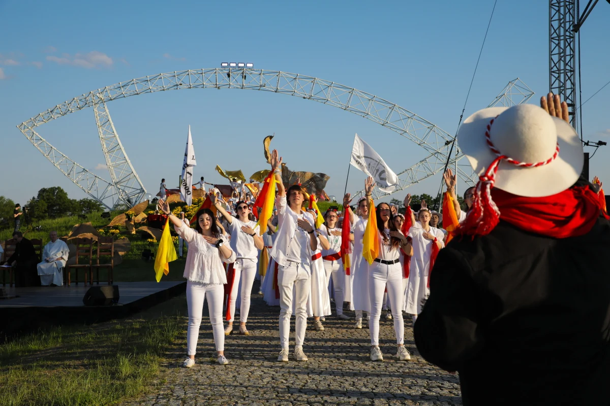 Na Polach Lednickich trwa XXV Spotkanie Młodych Lednica 2000. W tym roku ma ono formułę online. Przebiega pod hasłem "Usłysz".