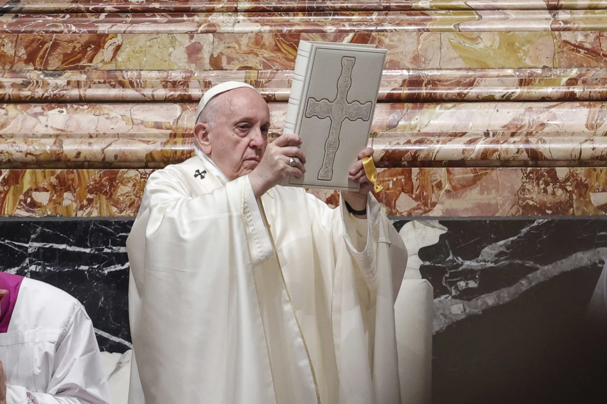 "Kościół musi być dużą salą - nie małym i zamkniętym kręgiem" - mówił w niedzielę papież Franciszek. "Kościół doskonałych i czystych jest pomieszczeniem, w którym nie ma miejsca dla nikogo" - ostrzegł.