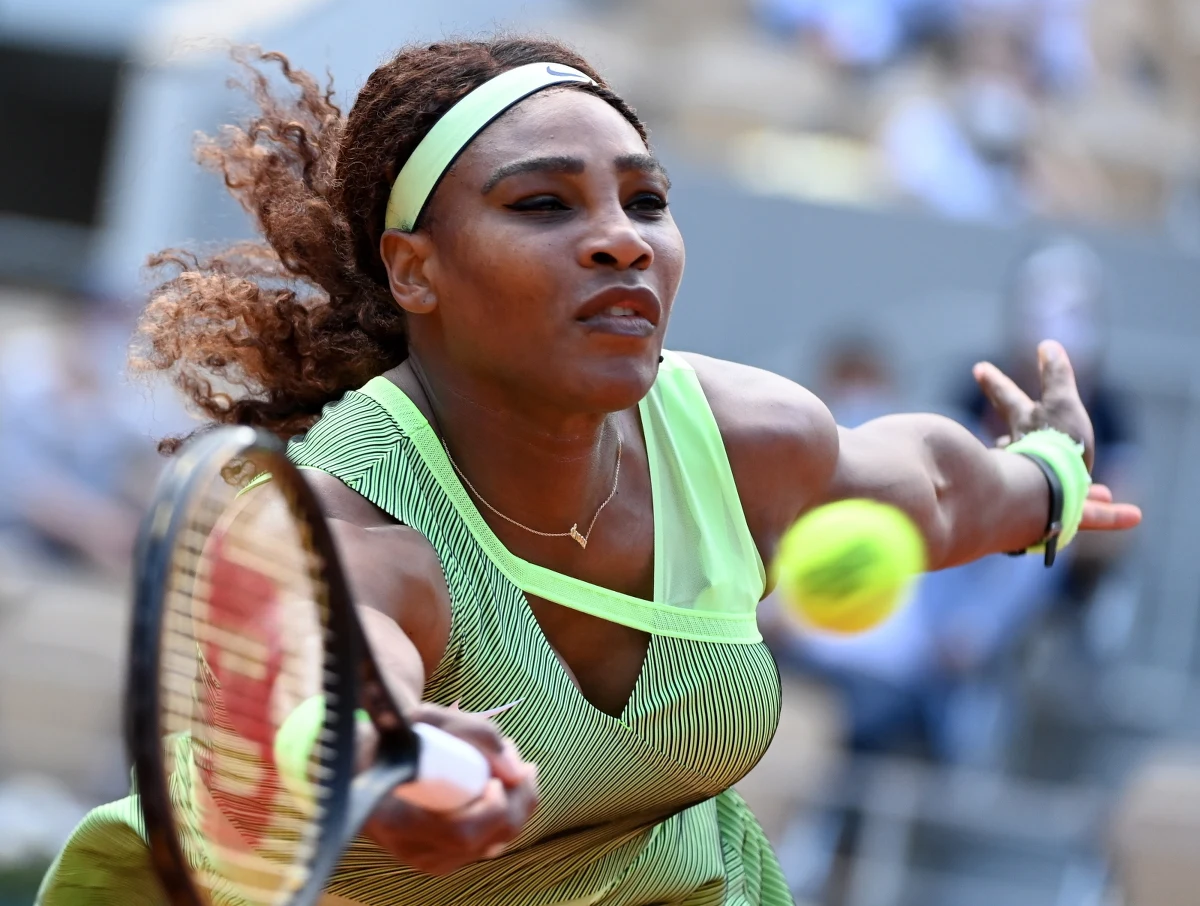 Serena Williams odpadła w 1/8 finału wielkoszlemowego turnieju French Open w Paryżu. Rozstawiona z numerem siódmym utytułowana Amerykanka przegrała 3:6, 5:7 z Jeleną Rybakiną z Kazachstanu (nr 21.).