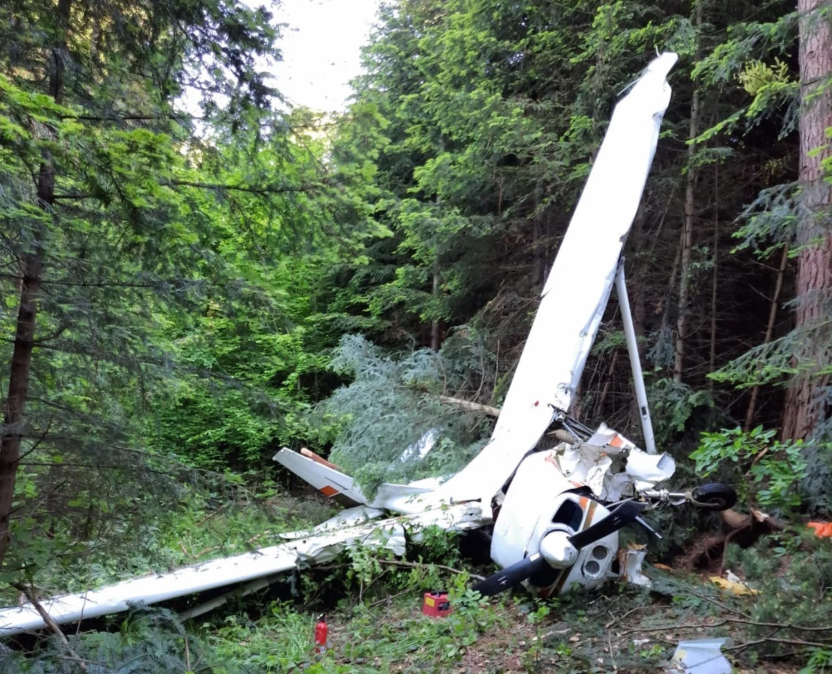 Awionetka rozbiła się w Żernicy Wyżnej niedaleko Leska na Podkarpaciu. 3 osoby zostały ranne. 