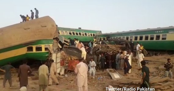 Co najmniej 40 osób zginęło w zderzeniu dwóch pociągów, do którego doszło w poniedziałek rano na południu Pakistanu - takie dane przekazały miejscowe służby medyczne. Obydwoma pociągami jechało w sumie około 1200 ludzi.