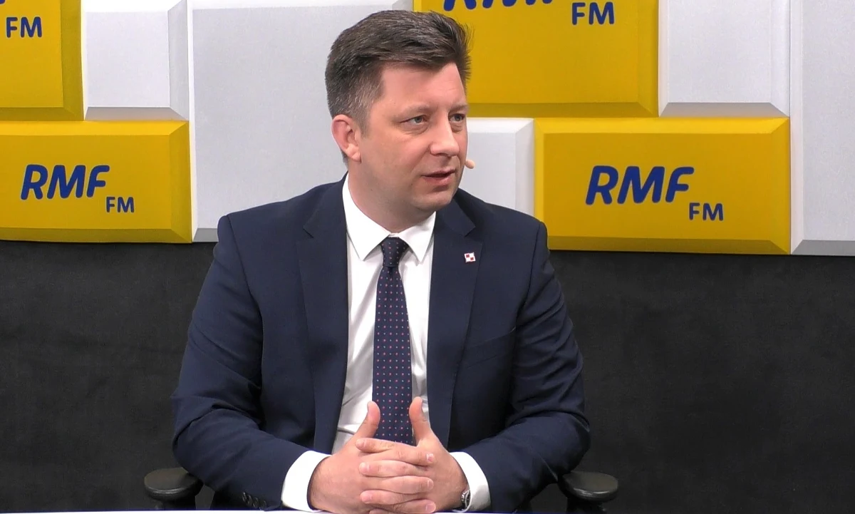 "Z panem marszałkiem zgadzam się w krytyce prezydenta Trzaskowskiego. W polityce - nie tylko polskiej - padają często bardzo ostre, bardzo krwiste określenia. Nie ma w tym nic nadzwyczajnego" - stwierdził w Porannej rozmowie w RMF FM szef kancelarii premiera Michał Dworczyk, pytany o kontrowersyjne wypowiedzi wicemarszałka Sejmu Ryszarda Terleckiego dotyczące współpracy prezydenta Warszawy Rafała Trzaskowskiego i białoruskiej opozycjonistki Swiatłany Cichanouskiej. Gość RMF FM nie chciał wprost odpowiedzieć na pytanie, czy jego zdaniem Trzaskowski reprezentuje - jak pisał Terlecki "antydemokratyczną opozycję". "Wielokrotnie podejmuje działania, które są z punktu widzenia szeroko rozumianego sporu politycznego, jaki toczymy w Polsce, niewłaściwe" - stwierdził wymijająco. 