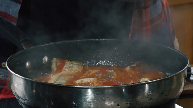 W dzisiejszym odcinku aktor i zapalony wędkarz, Olin Gutowski, przygotuje spaghetti bolognese. Palce lizać!