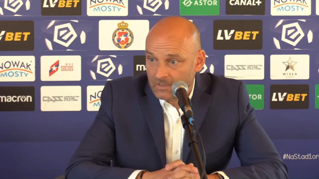 Dziesięciu jego byłych podopiecznych jest w składzie Słowacji na Euro 2020. Teraz ma być ważnym elementem w dwuletniej strategii powrotu Wisły do pierwszej czwórki PKO Ekstraklasy. Słowacki trener Adrian Gul’a został dziś uroczyście przywitany przez prezesa "Białej Gwiazdy" Dawida Błaszczykowskiego.
