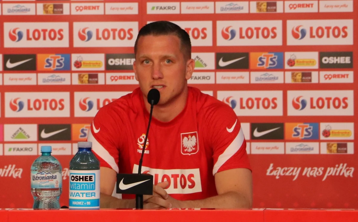 „Jestem uniwersalnym piłkarzem. Zagram tam, gdzie wystawi mnie trener” – stwierdził Piotr Zieliński na konferencji prasowej na cztery dni przed rozpoczęciem Euro 2020. „Mogę dać dużo drużynie narodowej. Wiem, na ile mnie stać”- zaznaczył pomocnik Napoli i podkreślił również: „Jeżeli (…) zagramy jak drużyna, możemy osiągnąć fajny wynik”.