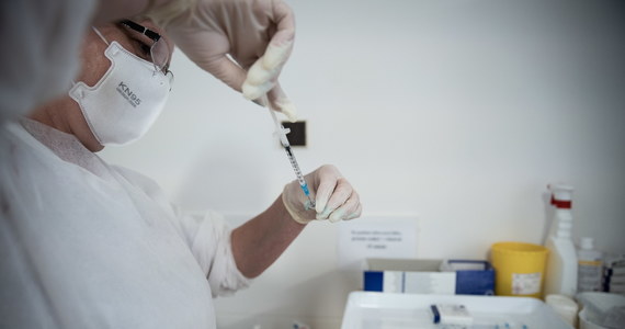 Rażąca nierówność w dostępie do szczepionek przeciwko Covid-19 spowodowała "dwutorową pandemię" – mówił szef Światowej Organizacji Zdrowia (WHO) Tedros Adhanom Ghebreyesus. Kraje zachodnie są chronione, a biedniejsze narody nadal są narażone - uważa Tedros.