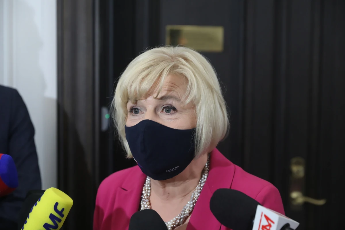Niezależna senator Lidia Staroń, kandydatka PiS na RPO powiedziała, że do kandydowania "przez około pół roku" namawiał ją wicepremier Jarosław Gowin i jego współpracownicy. Staroń uważa, że Gowin decydując się na poparcie jej kontrkandydata prof. Marcina Wiącka "zachował się nie fair wobec ludzi".