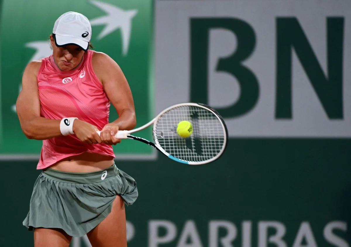 Iga Świątek wywalczyła sobie o awans do ćwierćfinału wielkoszlemowego French Open: na korcie centralnym w Paryżu 20-letnia Polka zmierzyła się z młodszą o rok Ukrainką Martą Kostiuk. Polka pokonała rywalkę 6:3, 6:4. W ćwierćfinale zmierzy się z  Greczynką Marią Sakkari.