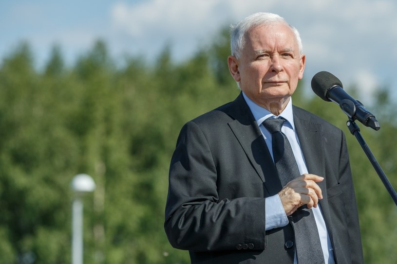 Jarosław Kaczyński miał z irytacją przyjąć informacje o działaniach TVP, która pracuje nad dokumentem o jego działalności w opozycji antykomunistycznej. Poseł PiS w rozmowie z portalem Wirtualnemedia.pl sugeruje, że mogło dojść do sabotażu. 