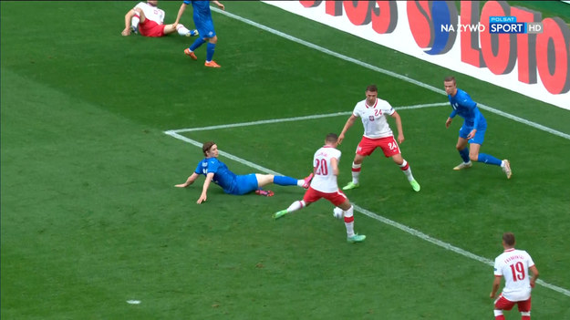 Islandia zdobyła pierwszego gola na stadionie w Poznaniu w meczu towarzyskim z Polską. Początkowo sędzia liniowy pokazał pozycję spaloną, ale później VAR zadecydował, że jednak Albert Gudmundsson trafił do siatki prawidłowo. Polacy wyrównali w 34. minucie po golu Piotra Zielińskiego.