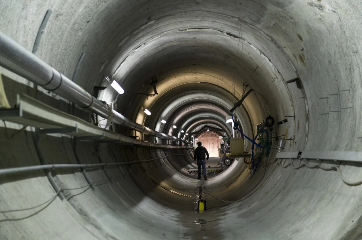 ​Na terenie osiedla pod Petersburgiem wprowadzono we wtorek stan wysokiej gotowości w związku z potencjalnym zagrożeniem promieniowaniem. Mieszkańcy byli zszokowani, bo urzędnicy nie rozpoczęli żadnych działań wskazywanych w przypadku wprowadzenia reżimu. Władze uspokajają i tłumaczą, że chodzi tylko o... biurokrację.