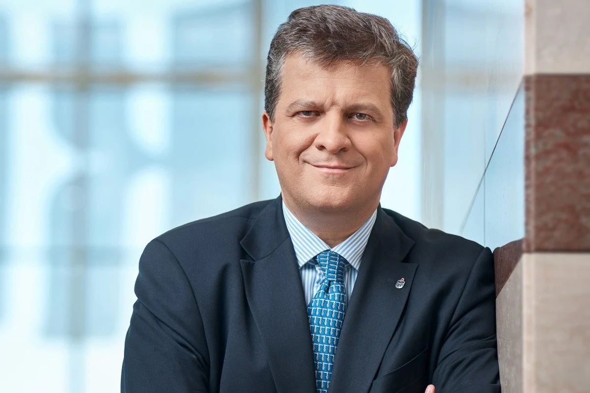 Potwierdzają się informacje dziennikarzy RMF FM. ​Rada nadzorcza PKO BP wybrała dotychczasowego wiceprezesa banku Jana Emeryka Rościszewskiego na prezesa PKO BP. Rościszewski zastąpi na tej funkcji Zbigniewa Jagiełło, który w poniedziałek przestał kierować bankiem.