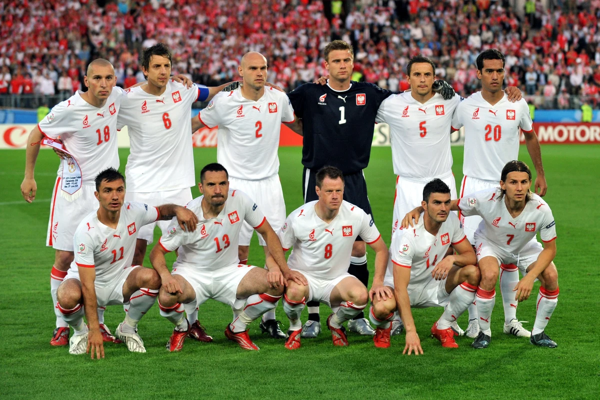 Hiszpania, Szwecja i Słowacja to grupowi rywale polskich piłkarzy w zbliżających się mistrzostwach Europy. Biało-czerwoni w tym turnieju wystąpią po raz czwarty. Do tej pory grali w 2008 roku w Austrii i Szwajcarii, w 2012 roku, gdy wraz z Ukrainą byli współgospodarzami imprezy oraz w 2016 we Francji.
