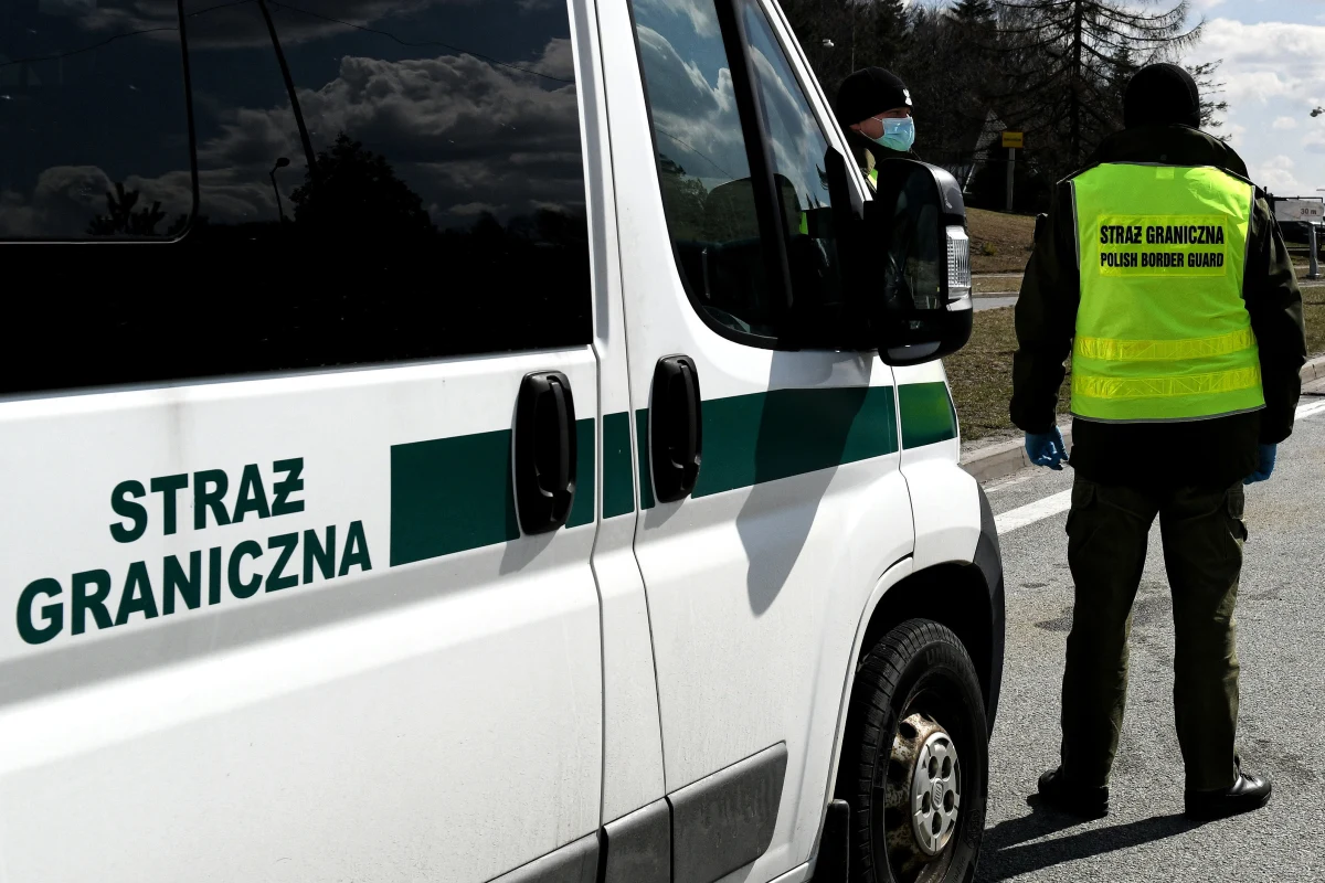 Nie tylko w policji, ale także w Straży Granicznej szefostwo otrzymało w tym roku kilkutysięczne premie, mimo zamrożenia funduszu nagród - dowiedział się reporter RMF FM. Szeregowi funkcjonariusze natomiast jedynie w wyjątkowych przypadkach byli nagradzani przez przełożonych. 