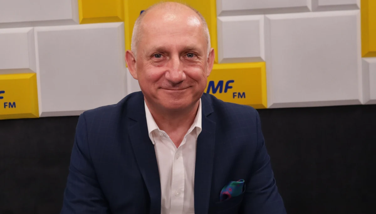 "Donald Tusk jest w Platformie - nie musi do niej wracać. Jest członkiem, jest honorowym przewodniczącym wręcz. To Platforma wskazywała go jako kandydata na szefa EPP. Nie uważam, że wróci w sposób taki, jak niektórzy myślą - że jutro ogłasza, że chce być szefem Platformy" - mówił w Porannej rozmowie w RMF FM poseł Platformy Obywatelskiej Sławomir Neumann. "Tusk może być dla nas jako dla opozycji osobą, która będzie integratorem różnych ruchów i złoży tę scenę polityczną" - zauważył. 