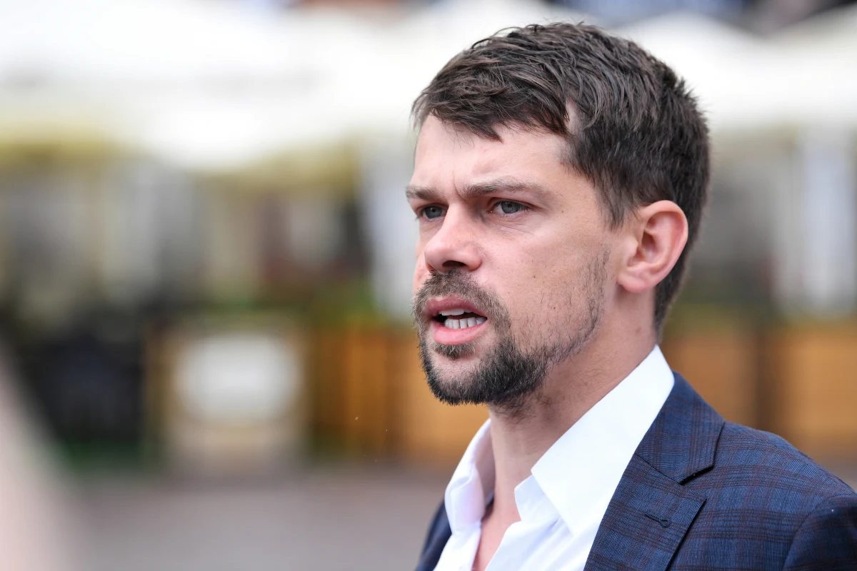 "Dzisiaj przestrzegam wszystkich rzeszowian, Jarosław Kaczyński oszukał wszystkich rolników, oszuka i was wszystkich, którzy mieszkacie w Rzeszowie. Wyciera sobie mordę frazesami na temat rolnictwa, polskiej żywności, a nic z tym nie robi" – mówił w stolicy Podkarpacia lider AGROunii Michał Kołodziejczak. "W najbliższych dniach rozstrzygnie się tu, w Rzeszowie, przyszłość z Polski. My już dzisiaj bardzo mocno to wiemy" – zaznaczył.