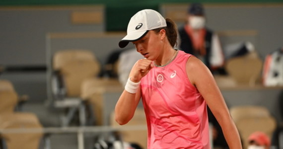 Iga Świątek przegrała z grecką tenisistką Marią Sakkari 4:6, 4:6 w ćwierćfinale wielkoszlemowego French Open. W półfinale na Greczynkę czeka Czeszka - Barbora Krejcikova.