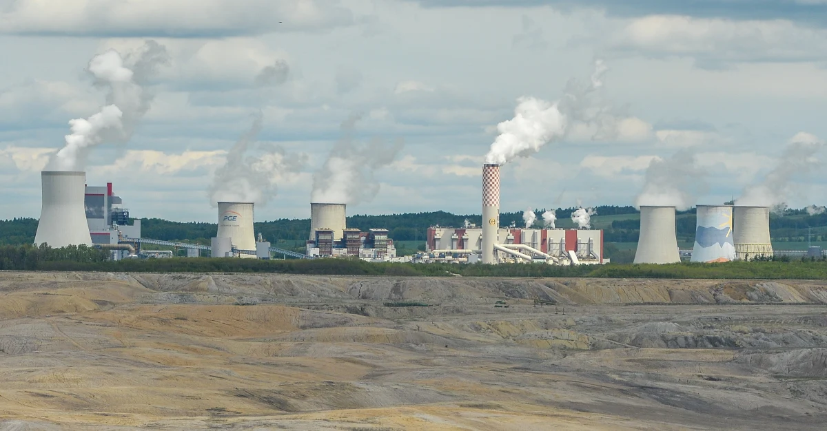 ​Komisja Europejska przyłączyła się do skargi Czech na Polskę w sprawie Turowa - przekazała naszej dziennikarce rzeczniczka Komisji Europejskiej. Do tej pory stroną sporu, który będzie rozpatrywać Trybunał Sprawiedliwości UE były jedynie Czechy. "Komisja złożyła dziś wniosek o przyłączenie się po stronie Czech przed Trybunałem Sprawiedliwości UE w sprawie C-121/21 Czechy przeciwko Polsce" - przekazała RMF FM rzeczniczka KE.