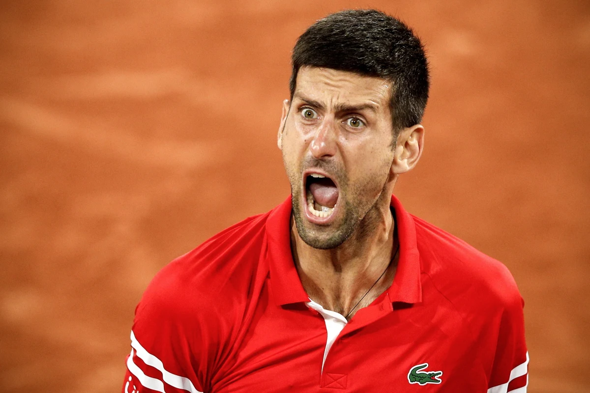 Lider rankingu tenisistów Serb Novak Djokovic awansował do półfinału wielkoszlemowego French Open, pokonując Włocha Matteo Berrettiniego 6:3, 6:2, 6:7 (5-7), 7:5. Jego kolejnym przeciwnikiem będzie rekordzista paryskiej imprezy Hiszpan Rafael Nadal. Pojedynek był bardzo ciężki - w pewnym momencie Djokovicowi puściły nerwy i zaczął krzyczeć. 
