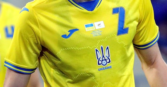 W przeddzień rozpoczęcia mistrzostw Europy UEFA nakazała kierownictwu ekipy Ukrainy wprowadzić zmiany na koszulkach piłkarzy i usunąć z nich napis "Chwała naszym bohaterom". Domagała się tego ekipa Rosji.