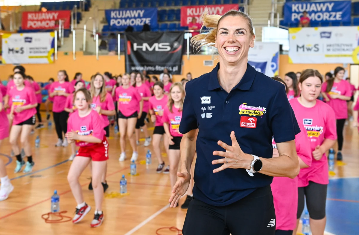 Ponad trzysta uczennic wzięło udział w pierwszej tegorocznej edycji "Mistrzyń w Szkołach", która odbyła się w Rypinie w województwie kujawsko-pomorskim. Razem z dziewczętami ćwiczyły wielkie mistrzynie sportu, które do Rypina zaprosiła Otylia Jędrzejczak.