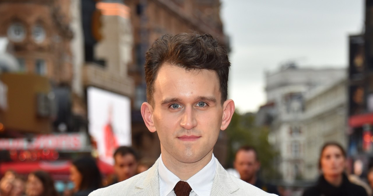 Harry Melling, znany z serii filmów o przygodach Harry'ego Pottera, w których wcielił się w rolę Dudleya, dołączył do obsady filmu Netfliksa "The Pale Blue Eyes" ("Bladoniebieskie oczy"). Zagra w nim rolę słynnego poety i nowelisty, Edgara Allana Poe. W filmie partnerować będzie m.in. Christianowi Bale’owi.