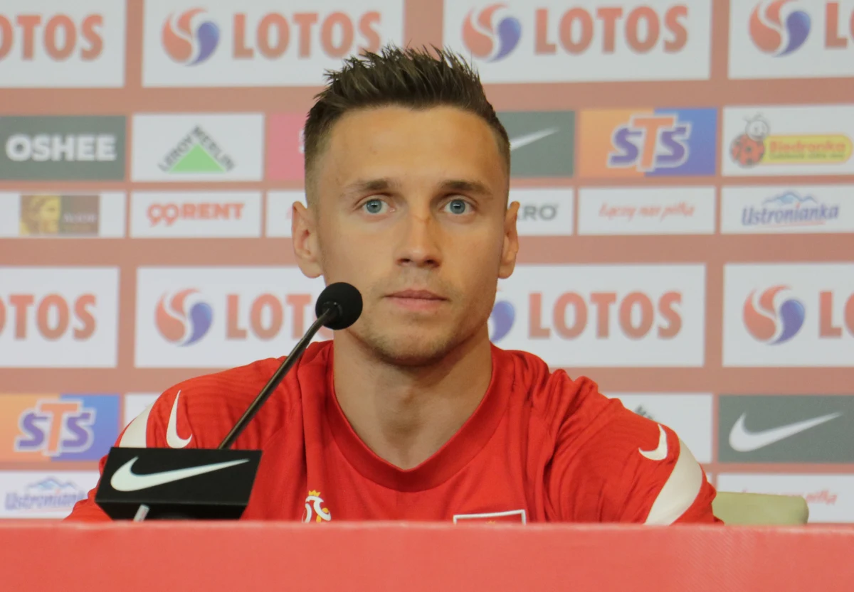 Przemysław Frankowski ma nadzieję, że podczas mistrzostw Europy trener Paulo Sousa obdarzy go zaufaniem. "Wierzę, że będę grał jak najwięcej. Czuję się lepszym piłkarzem i jestem bardziej doświadczony niż trzy lata temu” – uważa skrzydłowy polskiej reprezentacji. 