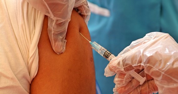 We Włoszech zanotowano ponad 66 tys. przypadków ubocznych skutków szczepienia przeciwko Covid-19 na 32 mln podanych dawek - przekazała w czwartek krajowa Agencja Leków. Wyjaśniła, że 90 proc. z nich nie było ciężkich.