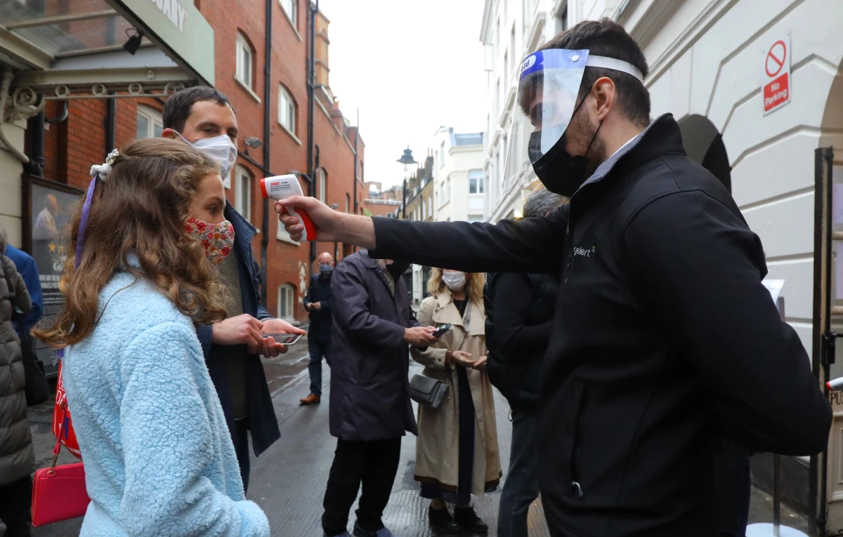 Indyjski wariant koronawirusa, nazywany obecnie Delta, odpowiada już za 91 proc. nowych zakażeń w Wielkiej Brytanii - poinformował w czwartek minister zdrowia tego kraju Matt Hancock. Tymczasem liczba nowych zakażeń drugi dzień z rzędu przekroczyła 7000.