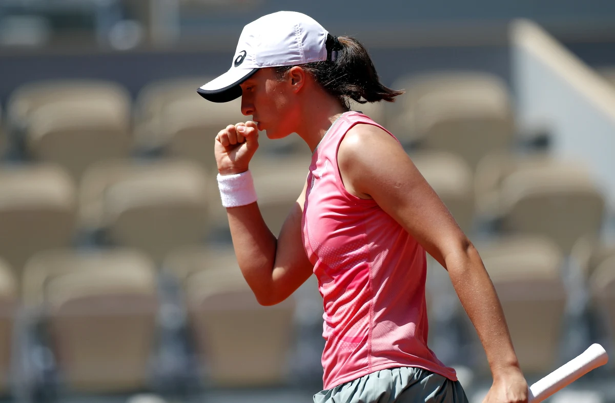 Iga Świątek i Magda Linette dziś zawalczą z partnerującymi im Amerykankami o awans do finału debla w wielkoszlemowym French Open. Jeżeli obie wygrają, to staną naprzeciwko siebie podczas decydującego meczu. Jeszcze nigdy w finale turnieju tej rangi reprezentanci Polski nie zagrali przeciwko sobie.