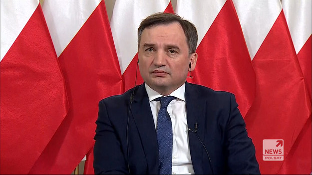 - Czym jest raport NIK? Zestawieniem wszystkich faktów, które były wcześniej znane, tylko z wyprowadzeniem wniosków, z którymi my się nie zgadzamy i nie zgodziła się wtedy prokuratura. Z pominięciem tego, że konstytucja nakazywała przeprowadzenie po 5 latach wyborów prezydenckich. Pandemia nie była sprawką premiera, podobnie jak i to, ze opozycja namówiła prezydentów miast, do tego, by odmówili przeprowadzenia wyborów, do czego oni mieli narzędzia. Premier szukał rozwiązania – mówił Zbigniew Ziobro w programie „Garffiti”. 

