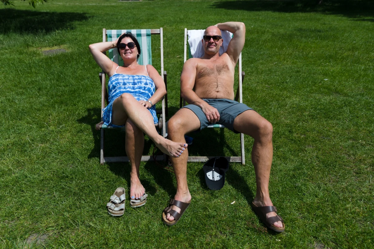 Niestety nie mamy dobrych wiadomości. Po kilku ostatnich słonecznych dniach w weekend przyjdzie ochłodzenie. Już dziś może popadać, natomiast w sobotę i niedzielę temperatura spadnie. Na szczęście tylko trochę.