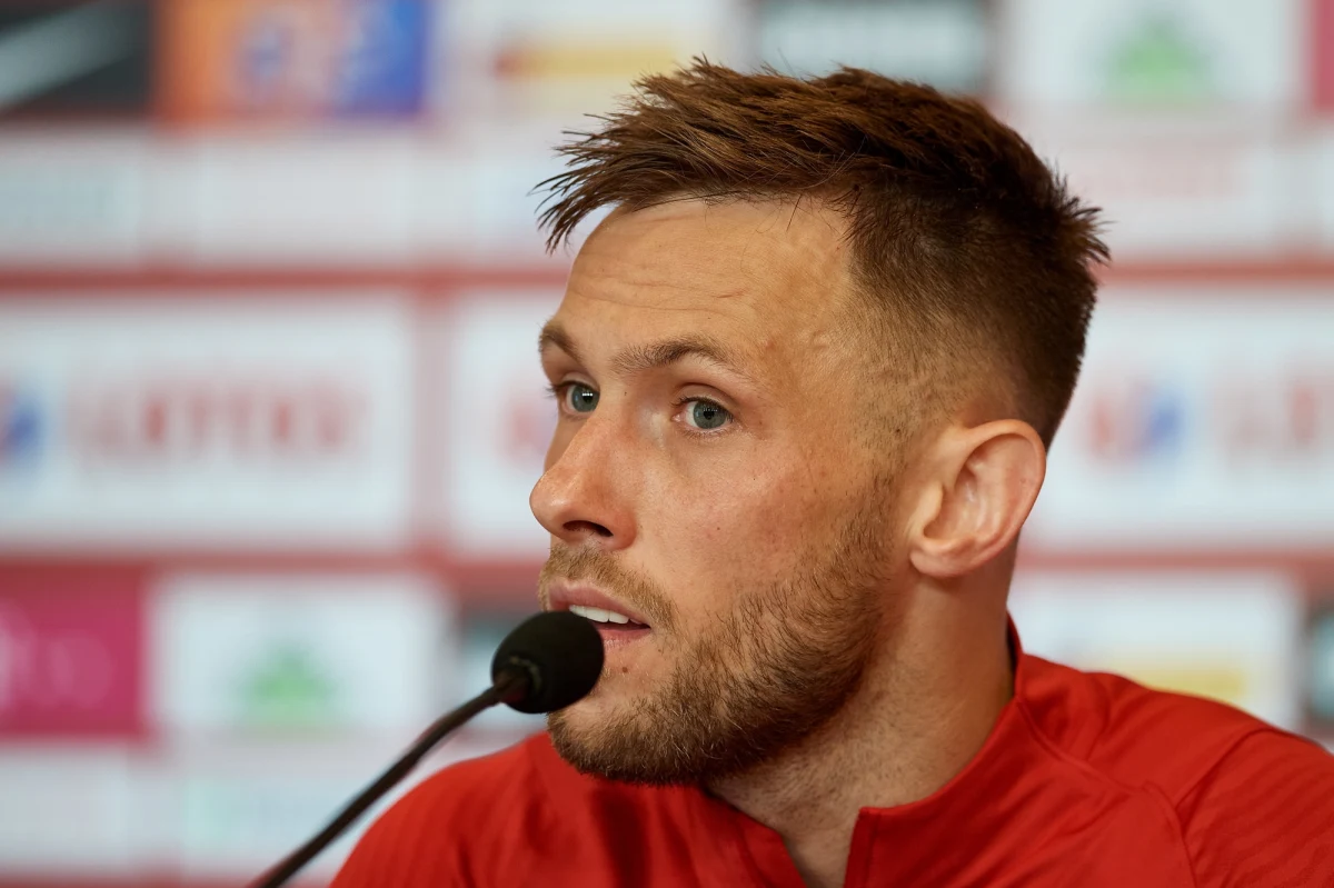 „Myślę, że mecz ze Słowacją jest kluczowy” – tak o pierwszej potyczce reprezentacji Polski w rozpoczynającym się dzisiaj Euro 2020 mówił na konferencji prasowej Maciej Rybus. Jak wyjaśniał, chodzi o to, „żeby sobie ustawić sytuację w grupie, żeby nie było później jakiegoś niepotrzebnego ciśnienia”. O samych Słowakach mówił: „Jest to ciekawa drużyna, ma doświadczenie turniejowe”.