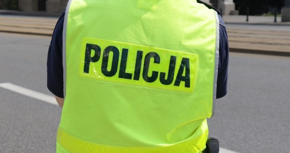 Policjanci z warszawskiego Wilanowa zatrzymali dwóch 14-latków podejrzanych o udział w dwóch oszustwach metodą "na policjanta" - powiedział PAP rzecznik mokotowskiej policji podkom. Robert Koniuszy. Dodał, że nastolatkowie wyłudzili od pokrzywdzonego 23 tys. złotych.