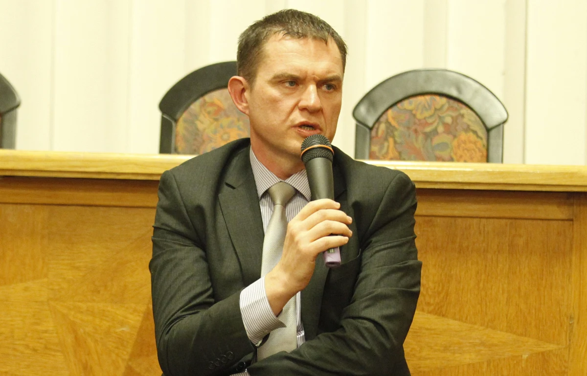 Andrzej Poczobut, działacz Związku Polaków na Białorusi, który jest przetrzymywany w areszcie w Żodzino pod Mińskiem, zachorował na Covid-19 - pisze Białoruskie Stowarzyszenie Dziennikarzy.