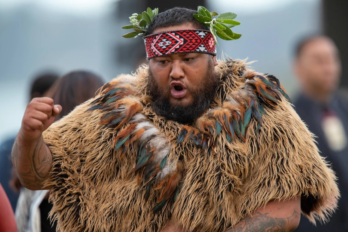 Podania historii mówionej Polinezji wskazują, że maoryski odkrywca Hui Te Rangiora już w VII wieku n.e. podróżował na lodowy kontynent - informuje brytyjski dziennik "Guardian".