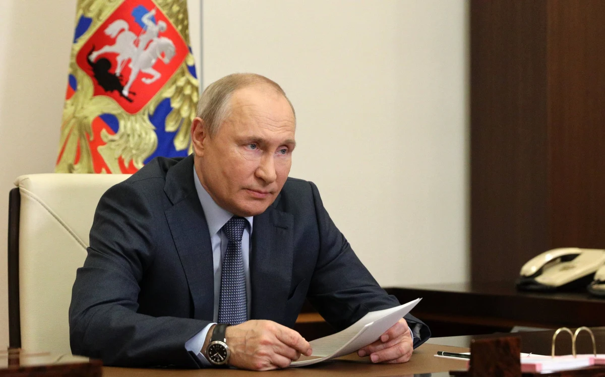 Władimir Putin odpowiada Joe Bidenowi, który użył w odniesieniu do niego określenia „zabójca”. W wywiadzie dla NBC, który wyemitowany zostanie w poniedziałek, prezydent Rosji stwierdził, że słowo „zabójca” rozumie jako synonim „hollywoodzkiego macho”. Dopytywany o niektórych swoich przeciwników zabitych w ostatnich latach, Putin się zdenerwował: „To wygląda na jakiś rodzaj niestrawności”.