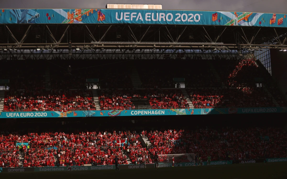 Obecny selekcjoner Norwegii Stale Solbakken, były piłkarz, a potem trener FC Kopenhaga, którego obiektem jest stadion Parken, przed 20 laty przeżył podobną sytuację jak Duńczyk Christan Eriksen w dzisiejszym meczu mistrzostw Europy z Finlandią.