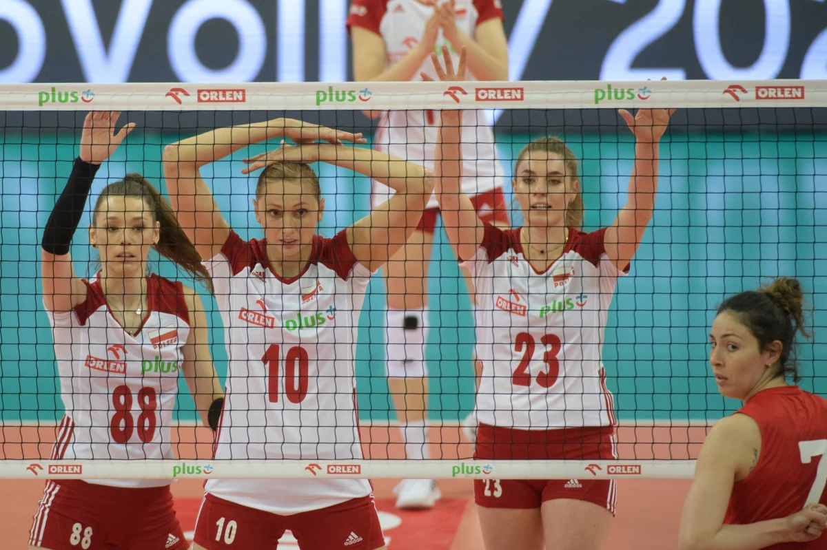 Polskie siatkarki przegrały z Brazylią 0:3 w meczu 10. kolejki Ligi Narodów. To już siódma porażka drużyny Jacka Nawrockiego. Dzisiaj wieczorem biało-czerwone zmierzą się z Tajlandią.