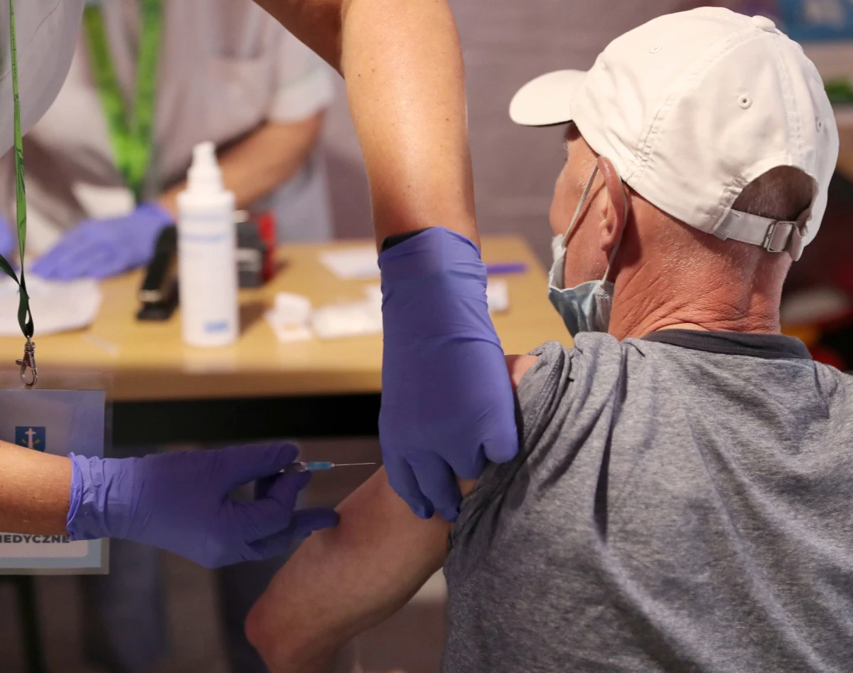 Ministerstwo Zdrowia poinformowało, że ostatniej doby zakażenie koronawirusem potwierdzono u 227 osób. Zmarło 11 pacjentów z Covid-19.