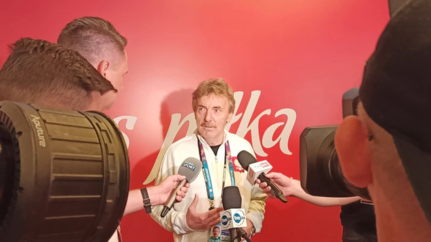 Zbigniew Boniek rozmawia z dziennikarzami na Polsat Plus Arenie w czasie ostatniego treningu reprezentacji Polski przed meczem że Słowacją. Mówi o faworytach Euro, meczu otwarcia, warunkach przygotowań w Sopocie i Opalenicy oraz spotkaniu z papieżem w Rzymie.