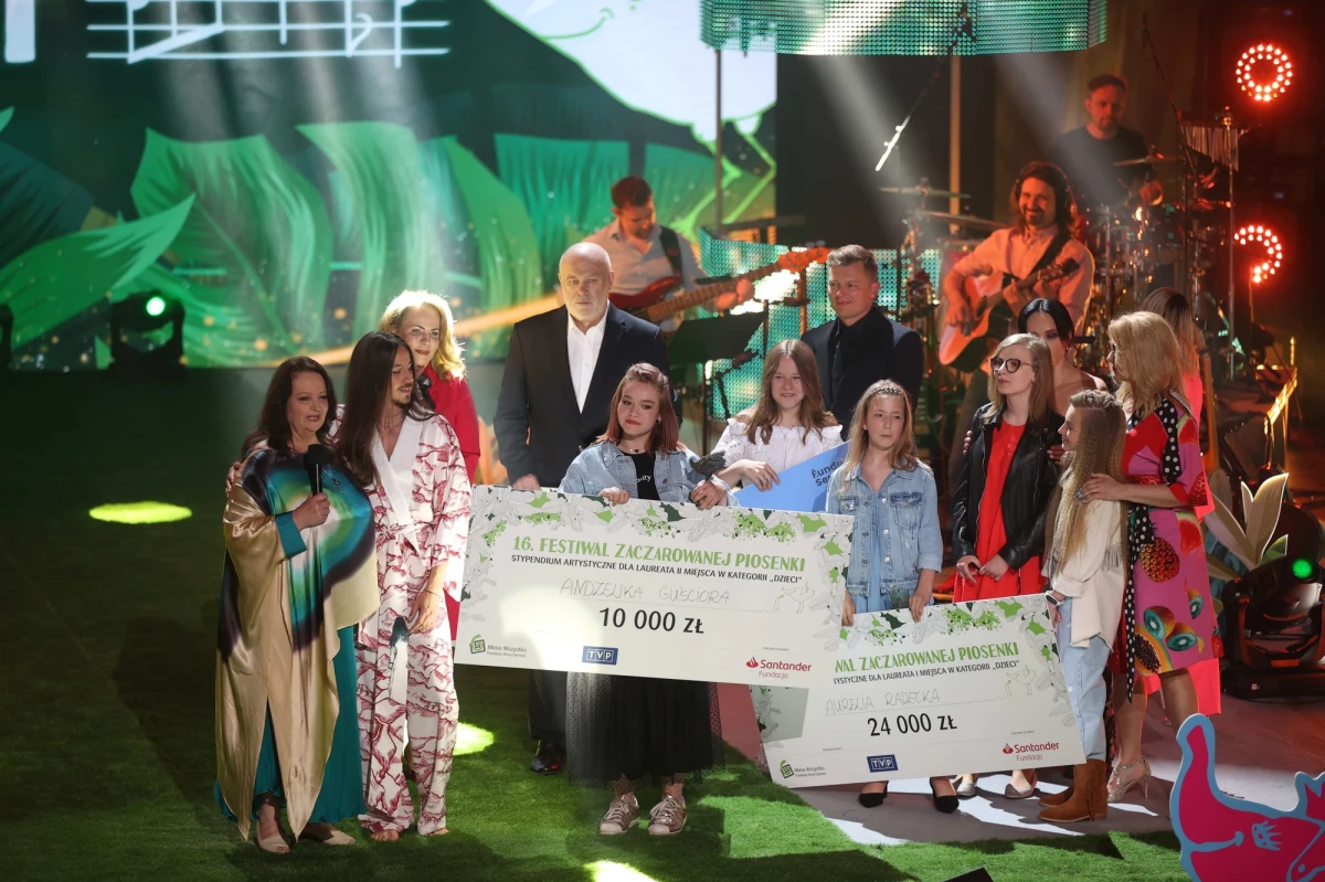 Koncert laureatów "Spotkajmy się z radością – mimo wszystko!" odbędzie się dziś w centrum ICE w Krakowie. Wraz ze zwycięzcami sobotniego Festiwalu Zaczarowanej Piosenki wystąpią m.in. Andrzej Piaseczny, Halina Młynkova, Czesław Mozil.